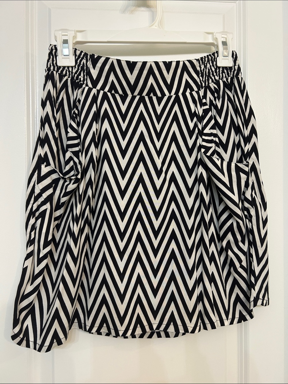 H&M Black and White Chevron Mini Skirt